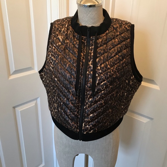 Calvin Klein cropped quilted vest in leopard print - Picture 3 of 12